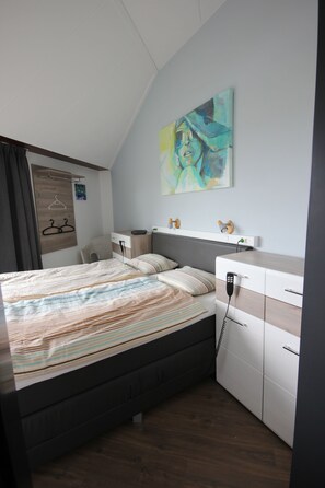 2 chambres, fer et planche à repasser, lit parapluie, Wi-Fi gratuit