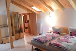 5 Schlafzimmer, Bügeleisen/Bügelbrett, Reisekinderbett, kostenloses WLAN