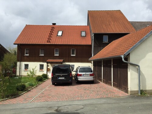 To Bayreuth only 9 km, family friendly, living area 220 m2, free parking, air conditioning, terrace