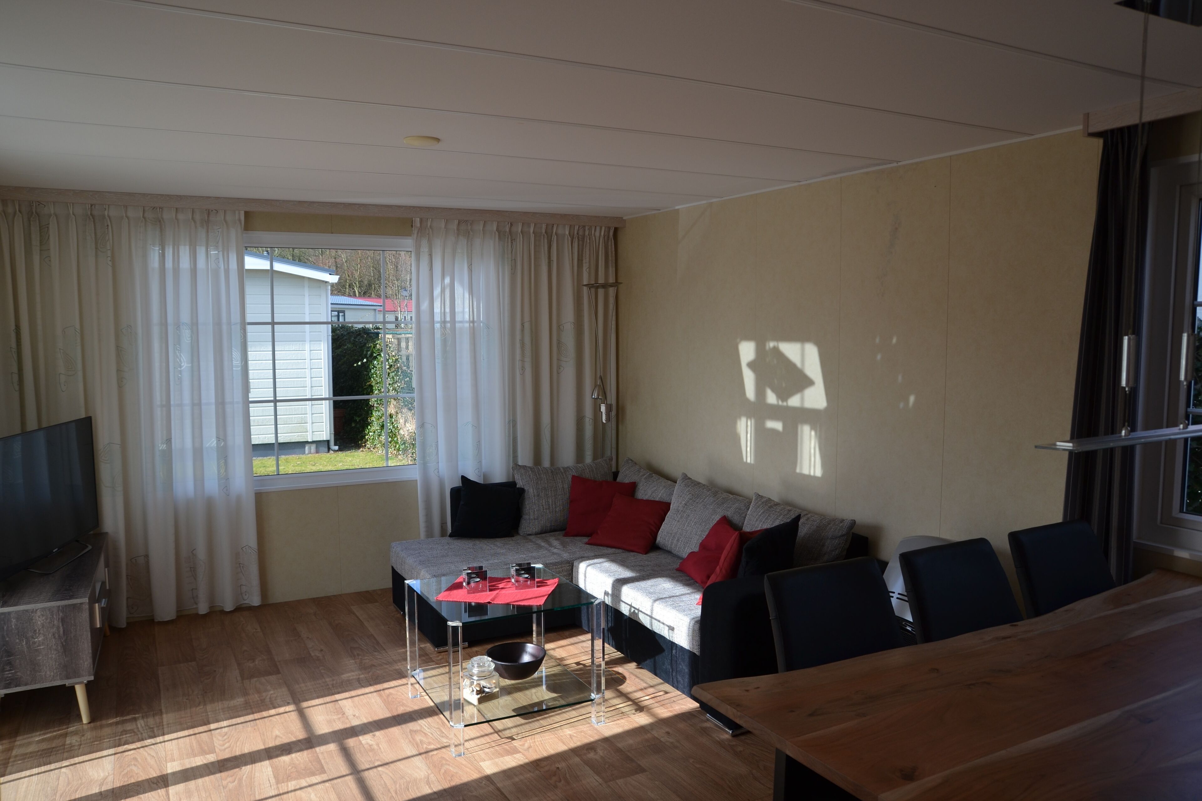 Comfort chalet located directly on the beach in sunny Zeeland