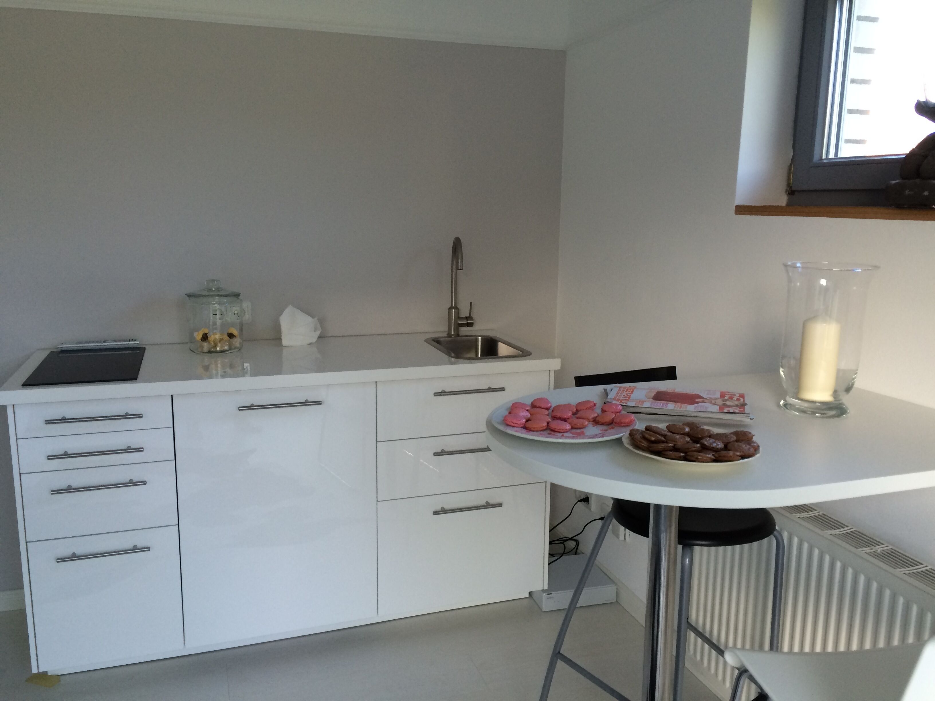 Modern apartment near the beach with a sunny terrace and garden 