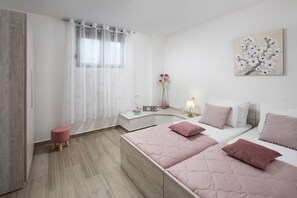 6 bedrooms, in-room safe, iron/ironing board, free WiFi