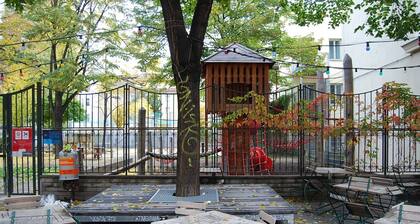 Pedestrian zone in the city center, spacious and family-friendly apartment