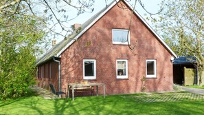 Exterior - Holidays directly behind the dike in the apartment on the Ferienhof Kohn (Hattstedtermarsch)