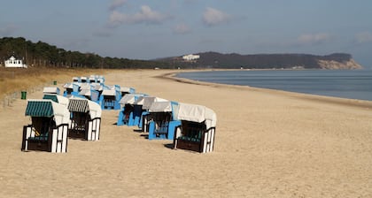 Fewo i. Groß Zicker, Meerblick, familienfreundlich, EG m. Terrasse u. Parkplatz