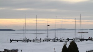 A marina with multiple sailboats docked at a pier. - Exclusive apartment with sea views, south-facing terrace, garden u. parking spot (Groß Zicker)