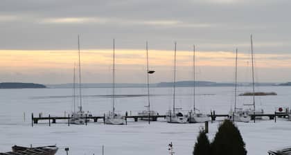Fewo i. Groß Zicker, Meerblick, familienfreundlich, EG m. Terrasse u. Parkplatz