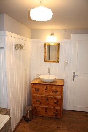 Combined shower/tub, hair dryer, towels, soap