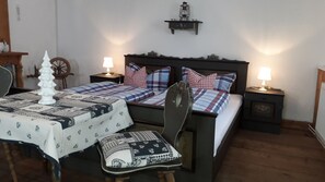 5 chambres, fer et planche à repasser, Wi-Fi, draps fournis