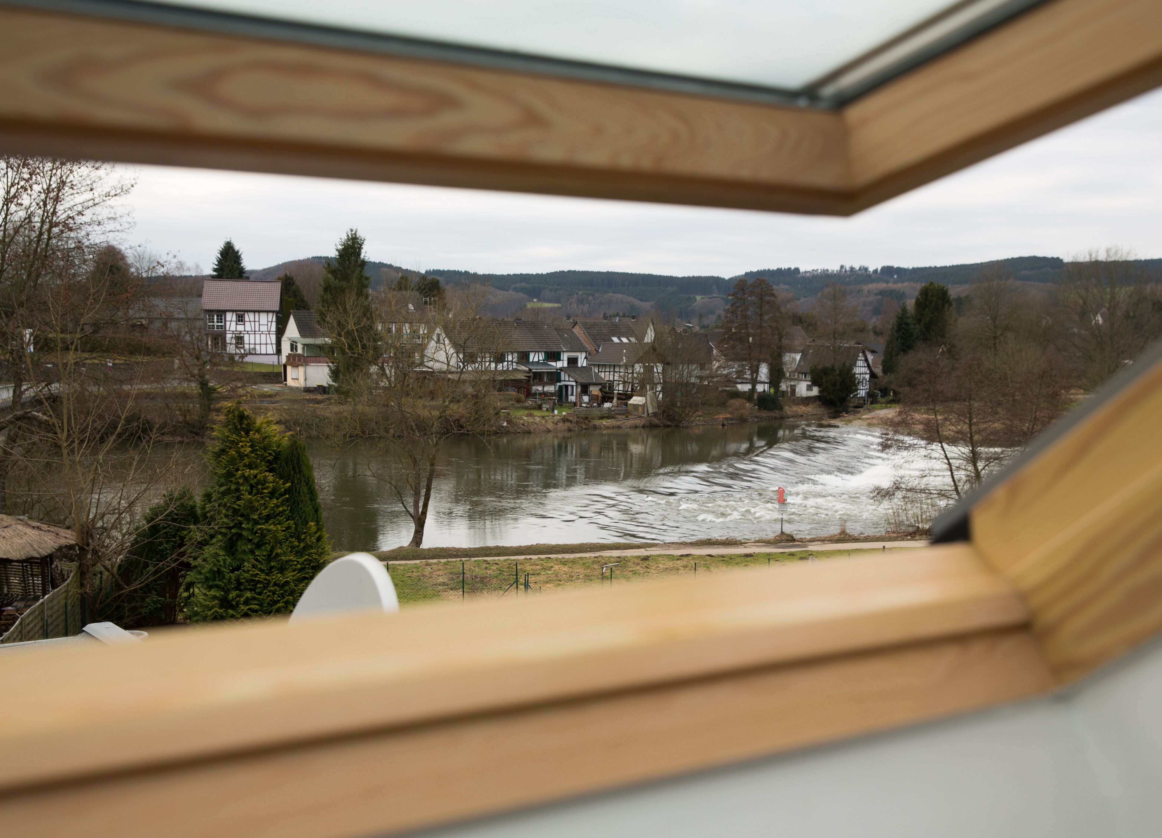 Blick aus dem Dachfenster   in Schlafzimmer 3