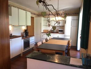 Réfrigérateur, four, plaque de cuisson, lave-vaisselle