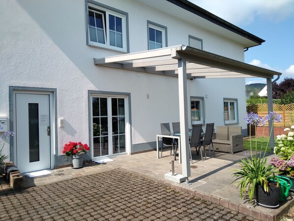 屋外ダイニングエリア