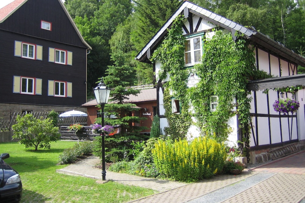 Holiday house Hirschgrund - overnight stay in the old half-timbered house