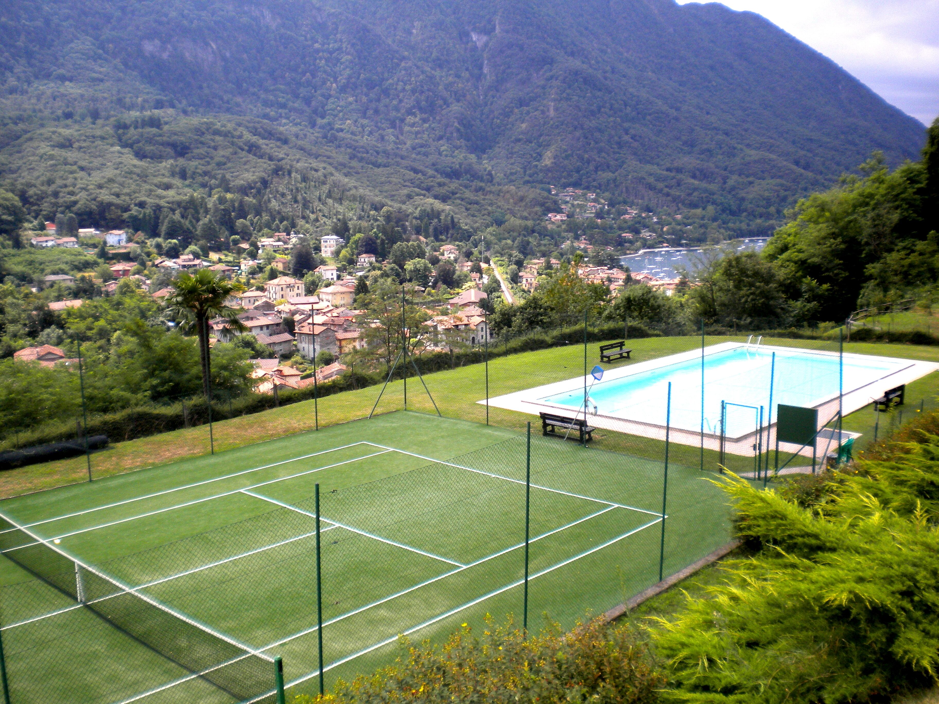 Seenahe, quiet 3-Zi.-Whg., Nice location with pool and tennispl. in Castelveccana