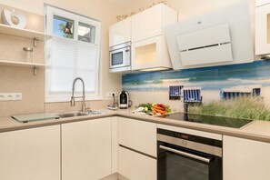 Kühlschrank, Mikrowelle, Ofen, Geschirrspüler