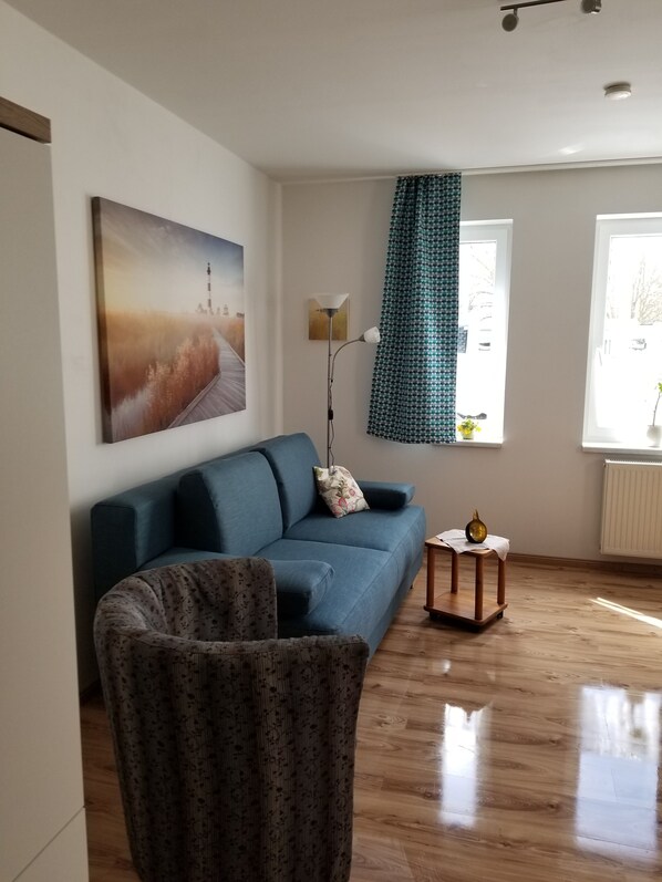 Smart TV, DVD player, books