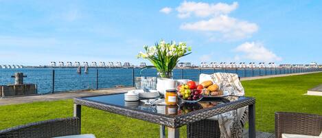 屋外ダイニングエリア