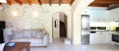 TV, fireplace, DVD player, books