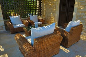 Terrace/patio - Villa Preveli, cozy holiday villa with pool, close to the village near the beach (Rethymnon/Prines)