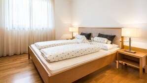 1 soverom, safe på rommet, strykejern/-brett og wi-fi (inkludert)