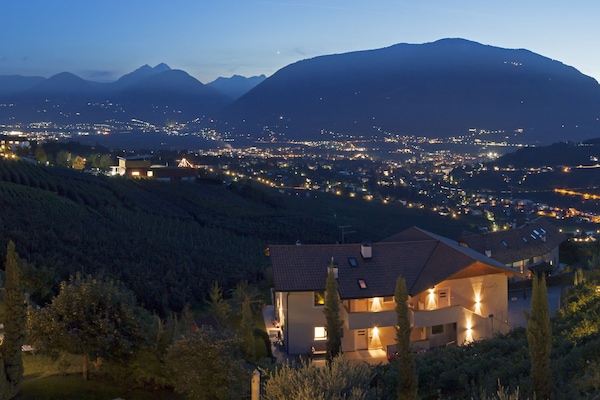 Abendliches Lichtermeer
Blick auf Meran