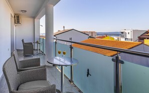Property grounds - The cottage is suitable for up to 10 people. (Medulin)
