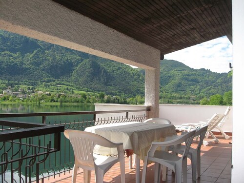 Directly on the lake