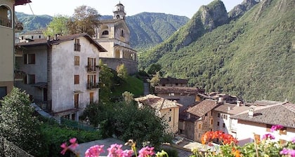 Directly on the lake