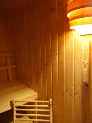 Sauna - BEAUTIFULLY FURNISHED HOLIDAY HOUSE FOR 4 PEOPLE WITH SEPERATE SAUNA HOUSE (Zingst)