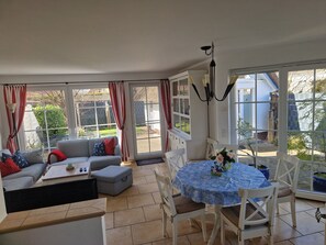 Interior - BEAUTIFULLY FURNISHED HOLIDAY HOUSE FOR 4 PEOPLE WITH SEPERATE SAUNA HOUSE (Zingst)
