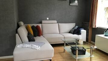 Smart-TV, DVD-Player, Musikbibliothek, Videothek