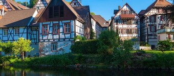 Luxury Chalet - Sauna, Wifi, 2 bathrooms, firecplace, located in beautiful area