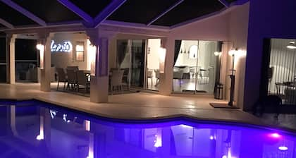 Relax with privacy! Villa in Bonita Springs! Modern, huge pool! 