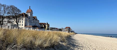 Una playa cerca, toallas de playa
