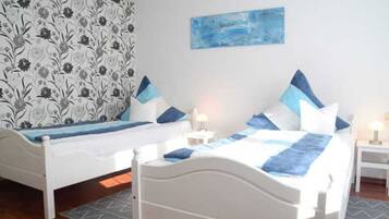 3 bedrooms, travel crib, WiFi, bed sheets