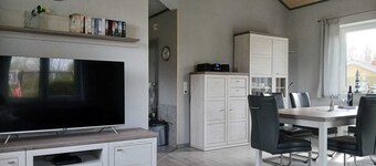 Des vacances fantastiques en famille avec son propre terrain de jeu + canoë, réservable avec WiFi!