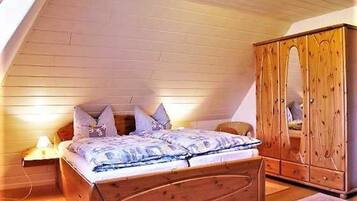 4 bedrooms, iron/ironing board, travel crib, WiFi