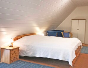 4 Schlafzimmer, Bügeleisen/Bügelbrett, Reisekinderbett, WLAN