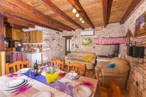 Dining - Private and romantic pool Villa, quiet and peaceful surroundings (Žminj)