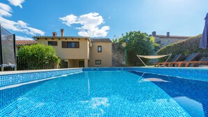 Outdoor pool - Private and romantic pool Villa, quiet and peaceful surroundings (Žminj)