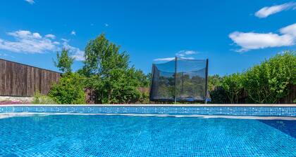 Private and romantic pool Villa, quiet and peaceful surroundings