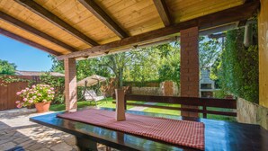 Outdoor dining - Private and romantic pool Villa, quiet and peaceful surroundings (Žminj)