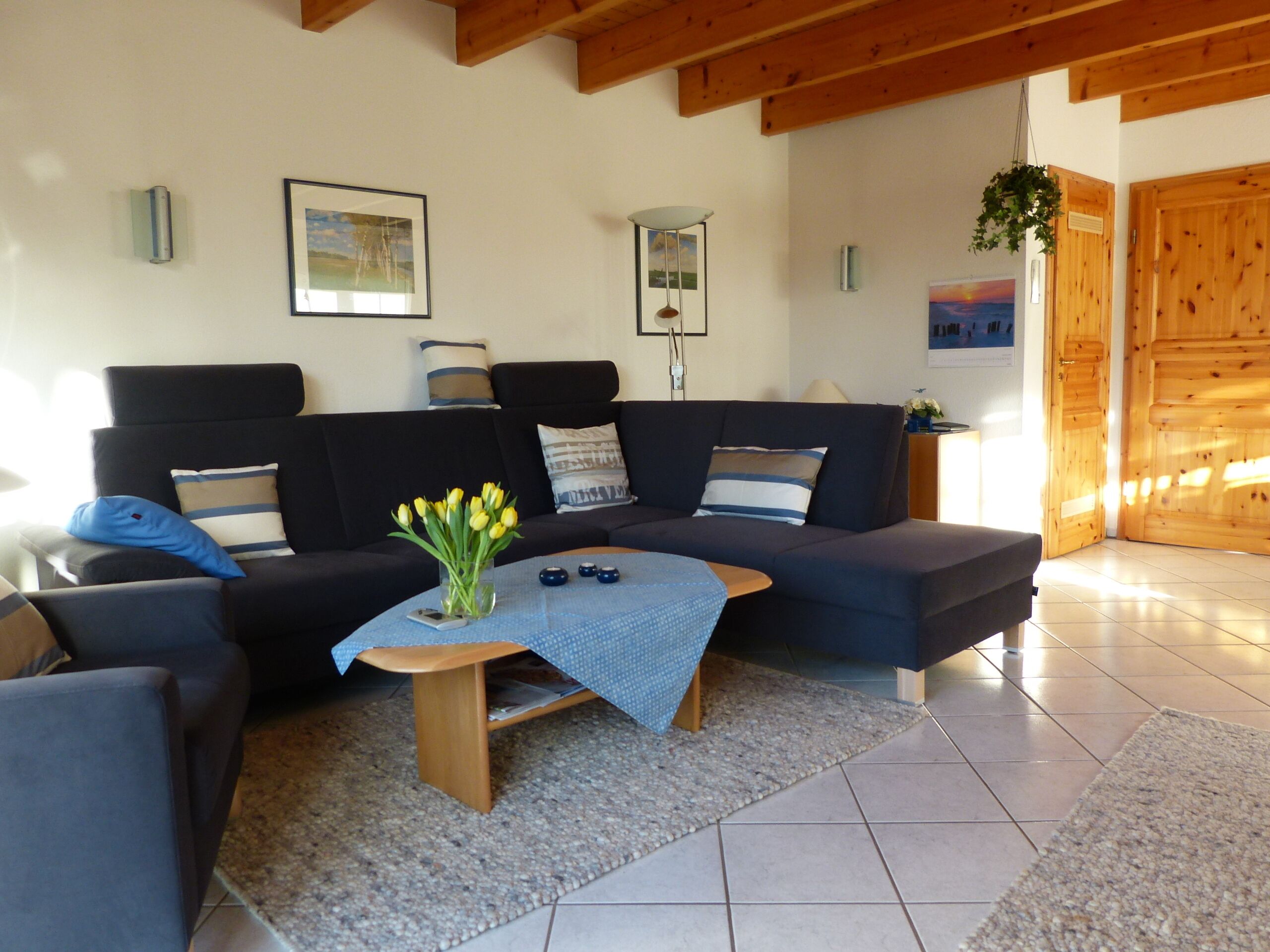 Smart-TV, Videospiele, DVD-Player, Tischtennisplatte