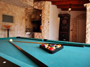 Game room - Country house with pool and garden (Cista Velika)