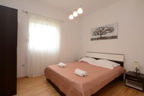 5 bedrooms, iron/ironing board, free WiFi, bed sheets - Country house with pool and garden (Cista Velika)