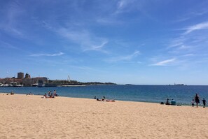 بالقرب من الشاطئ