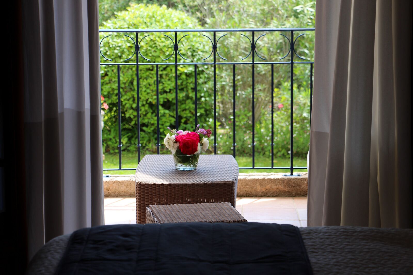 Charming villa with pool and three bedrooms on golf course near the beach