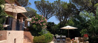 Charming villa with pool and three bedrooms on golf course near the beach