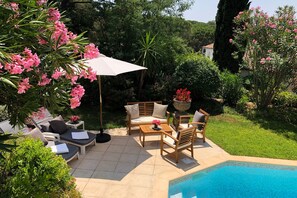 Terrace/patio - Charming villa with pool and three bedrooms on golf course near the beach (Saint-Raphaël)