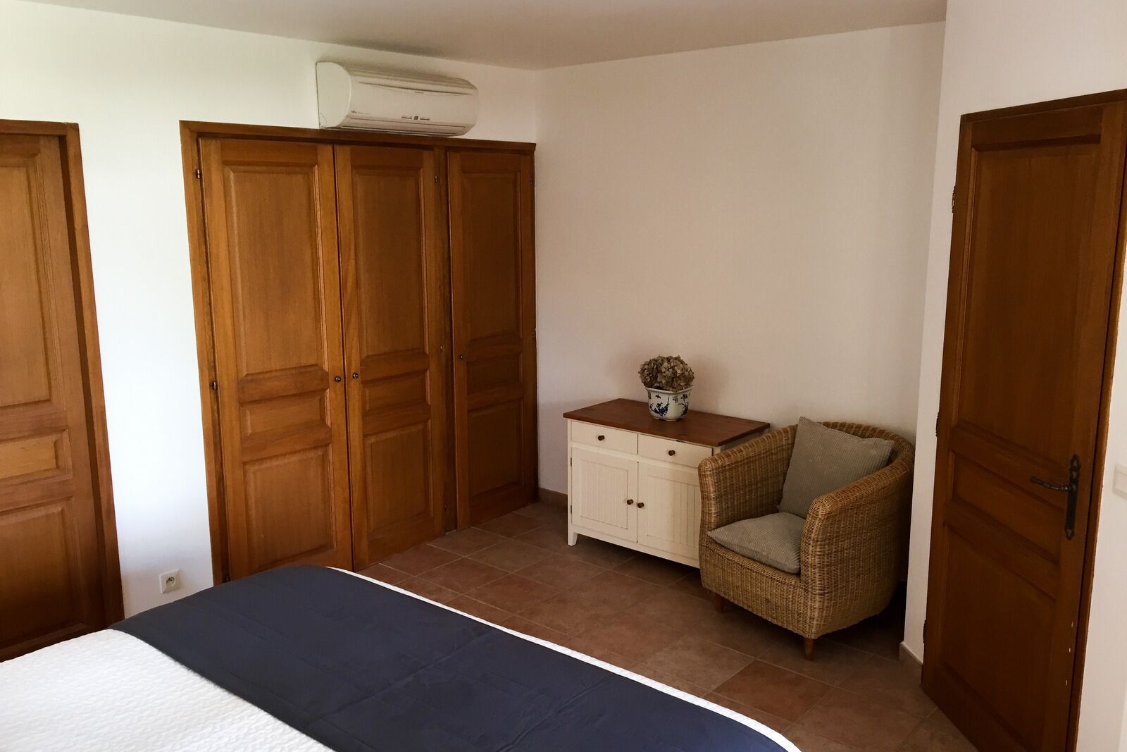 Charming villa with pool and three bedrooms on golf course near the beach